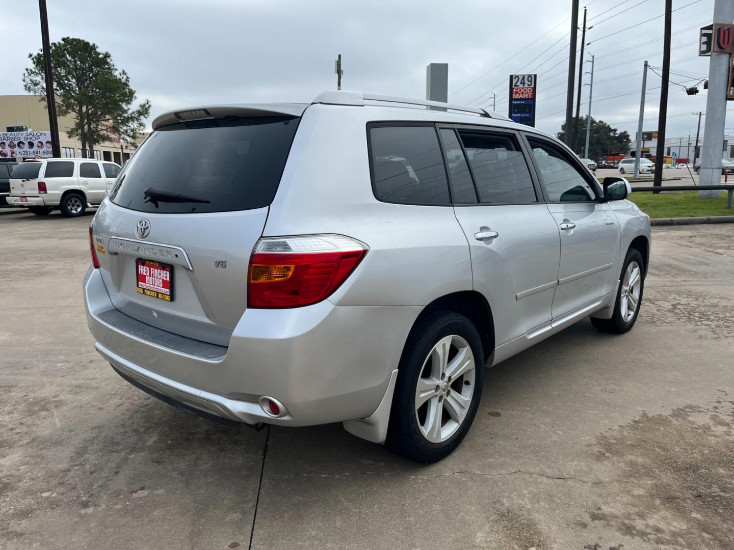 2008 SILVER /gray Toyota Highlander (JTEDS42A882) , Automatic transmission, located at 14700 Tomball Parkway 249, Houston, TX, 77086, (281) 444-2200, 29.928619, -95.504074 - Photo#6